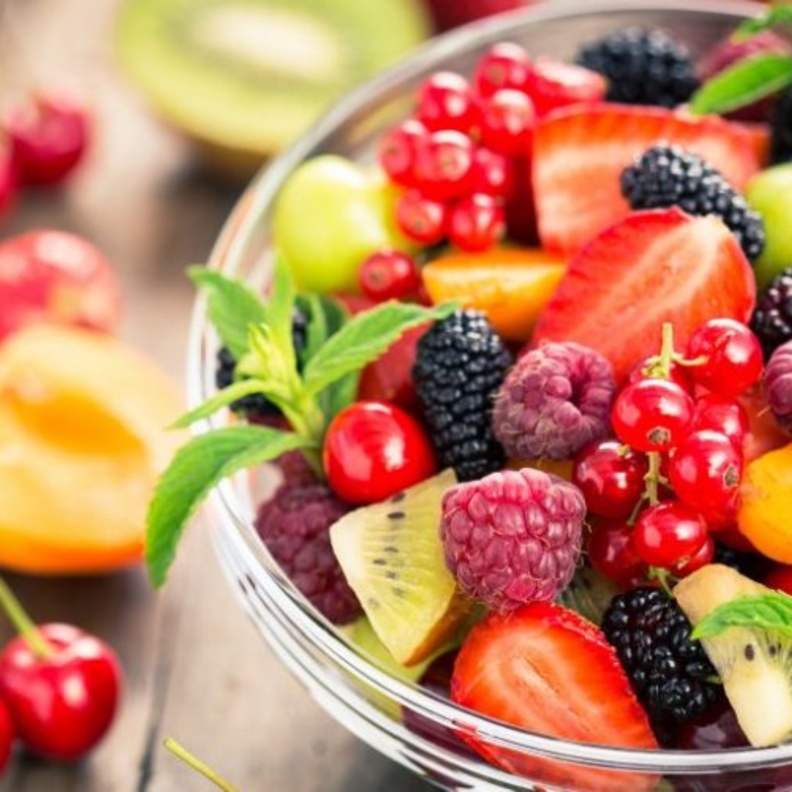 تصنف الفواكه عنصرا اساسيا في الحميات الغذائية و لانقاص الوزن