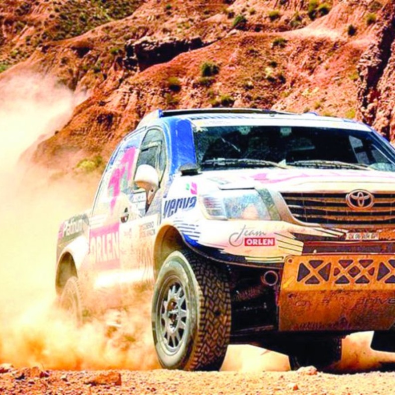 سبقا سيارات