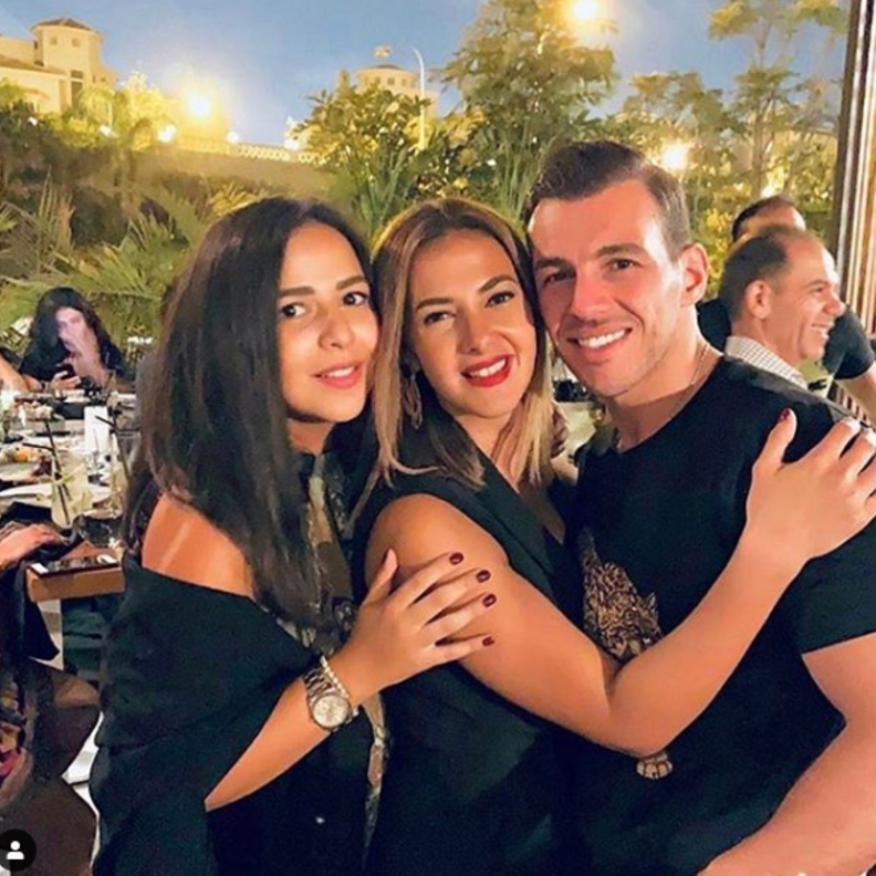 دنيا سمير غانم وشقيقتها ايمي وزوجها