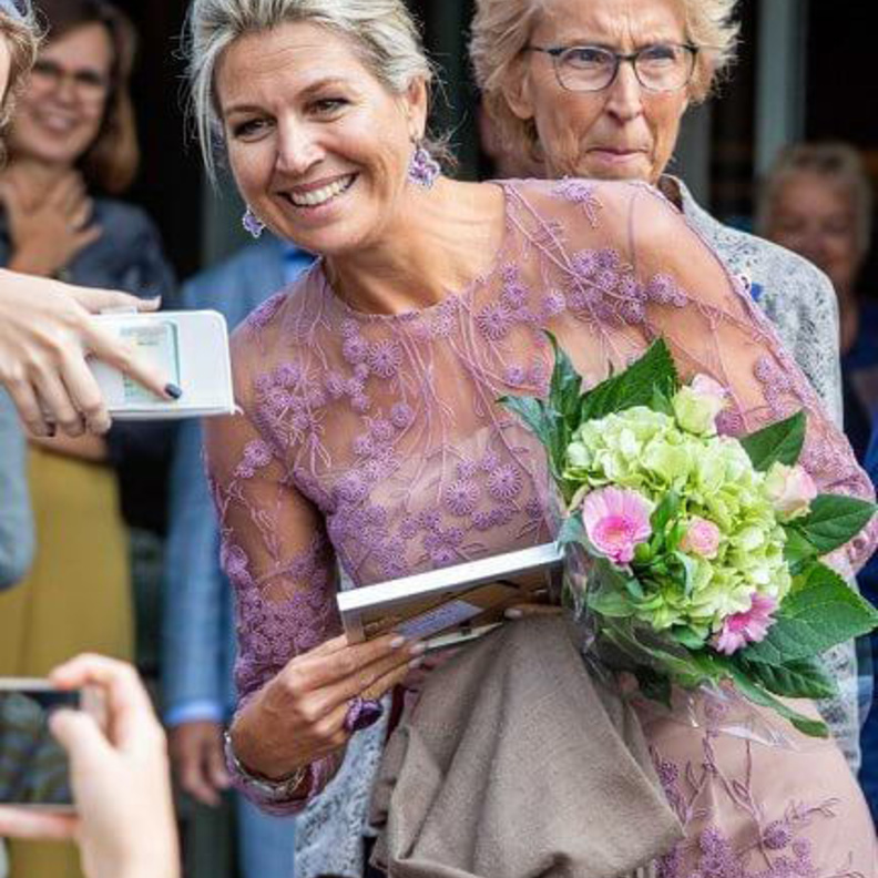 الملكة ماكسيما تزور "مقهى مرضى الزهايمر"