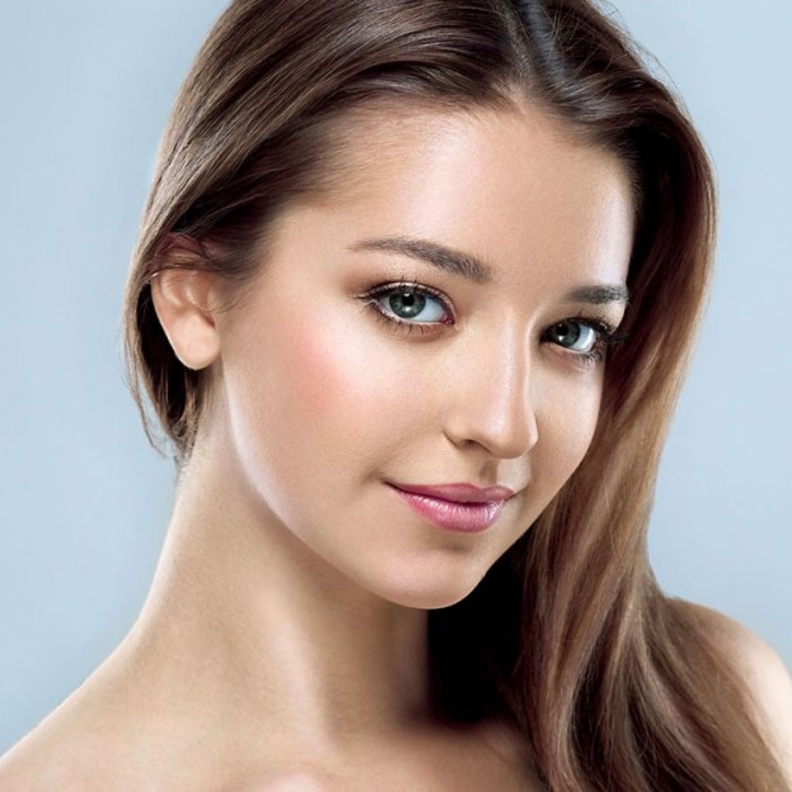 اختاري الالوان الفاتحة والمحايدة لوضعها على الجفون