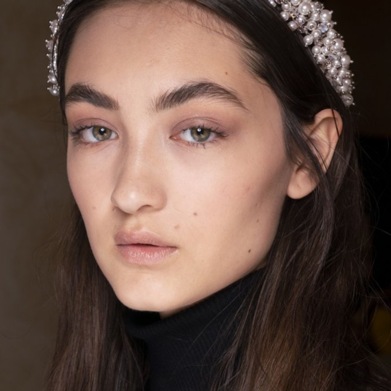 ظلال العيون الترابية موضة خريف وشتاء 2020