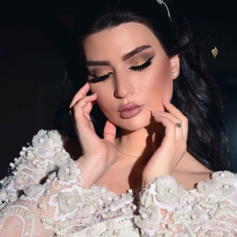 تصوير عروسين بكاميرا المصورة السعودية أمل حماص