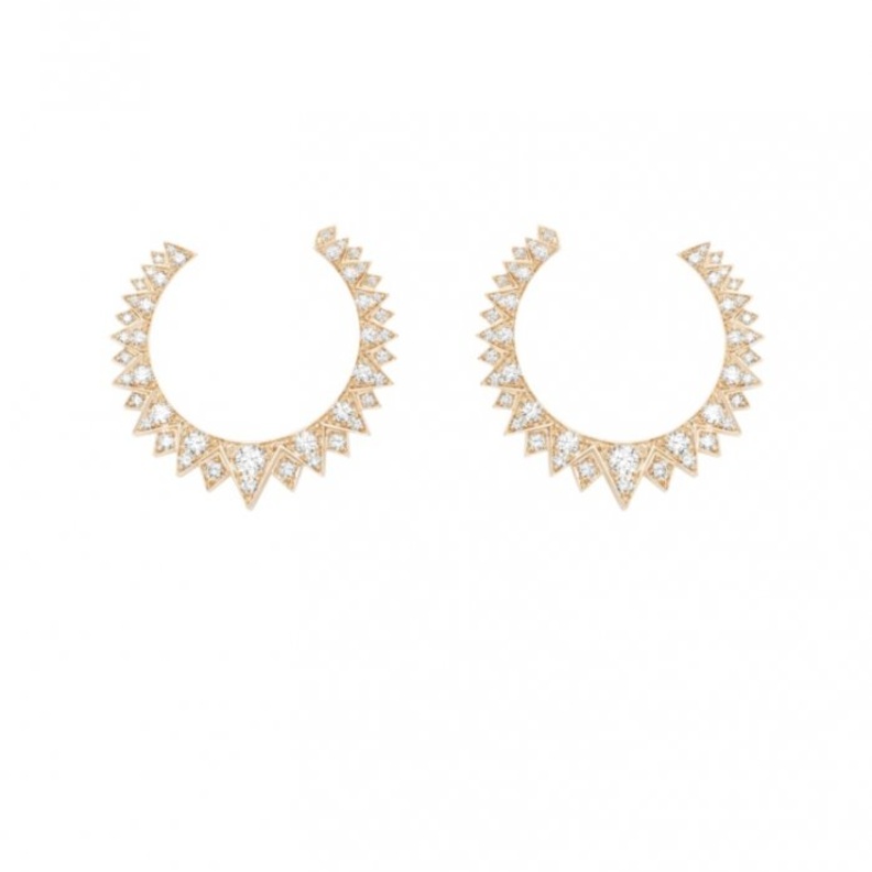 تصميم قرط استثنائي نن الذهب والاحجار من مجموعة Bulgari Bulgari