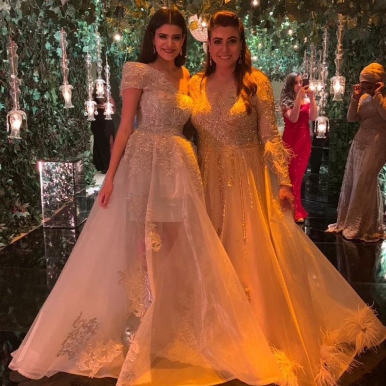 نشوى مصطفى وابنتها 