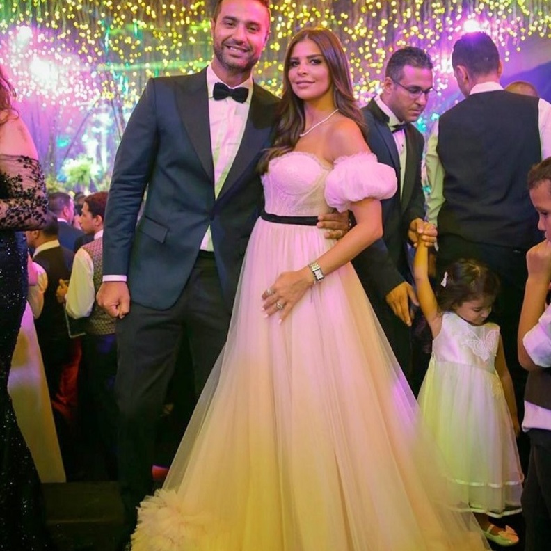 كريم فهمي وزوجته 