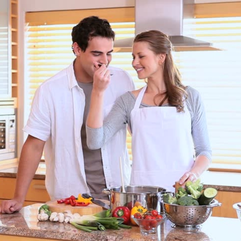 ابدي له اهتمامك كأن تُطعميه بيدك