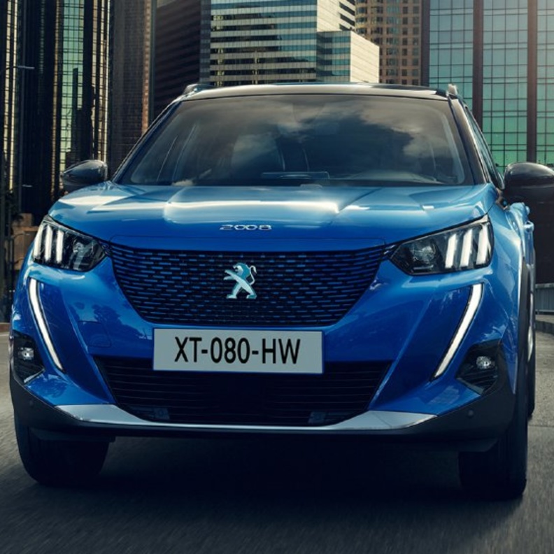  سيارة بيجو كروس هايبرد الجديدة