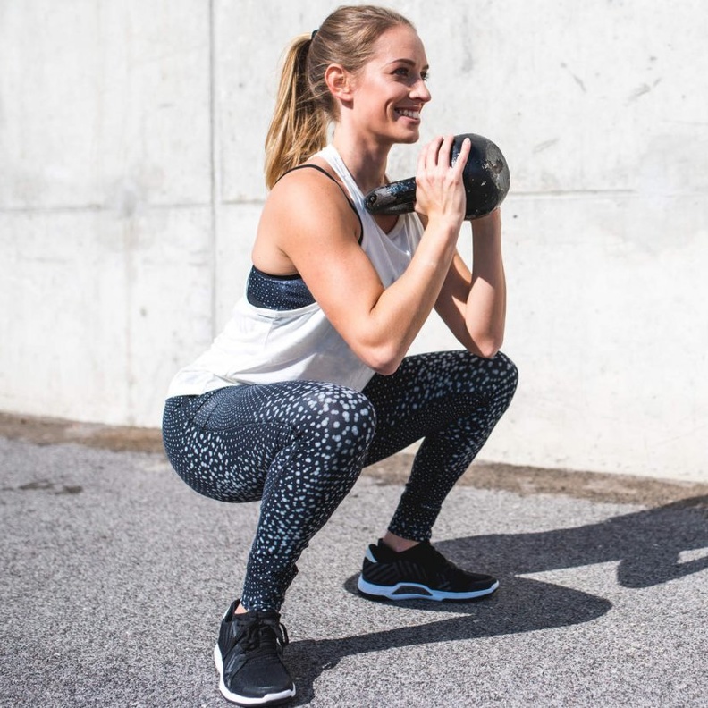 احرصي على القيام بتمارين السكوات بطريقة صحيحة حتى لا تصابي بـالشد العضلي