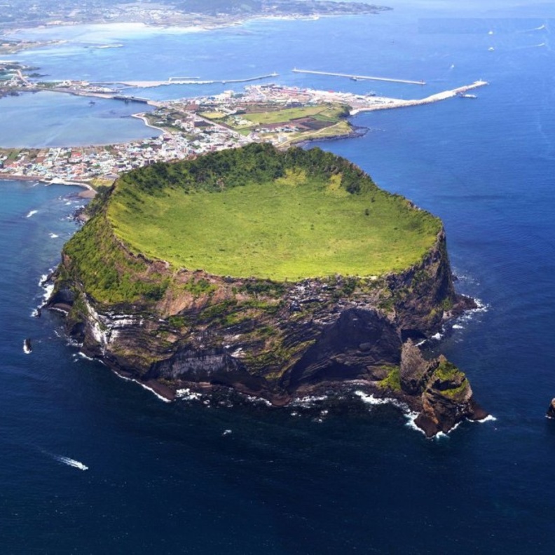 Cheonjiyeon جزيرة جيجو كوريا - افضل الاماكن لقضاء شهر العسل في شهر نوفمبر 2019 - شلالات