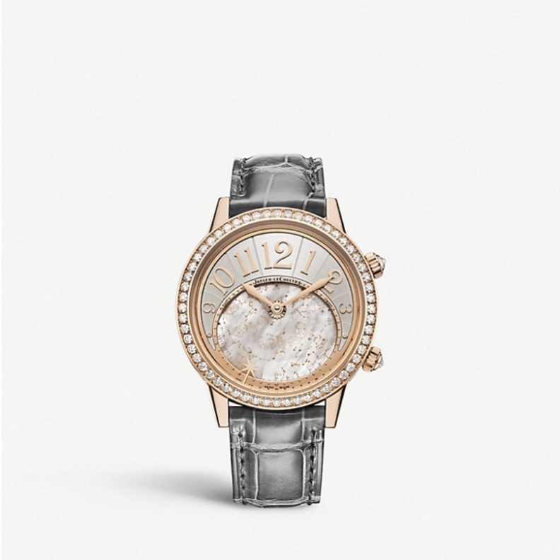 تصميم ساعة أنيق للمرأة الراقية بتفاصيل مينا صدف جميل وسير جلد تمساح بلون اورجواني من Vacheron Constantin