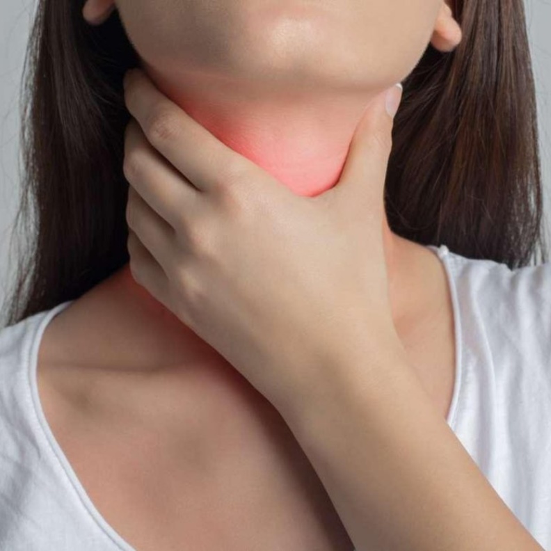 الغرغرة بالماء و الملح تقلل من أعراض حساية الحلق