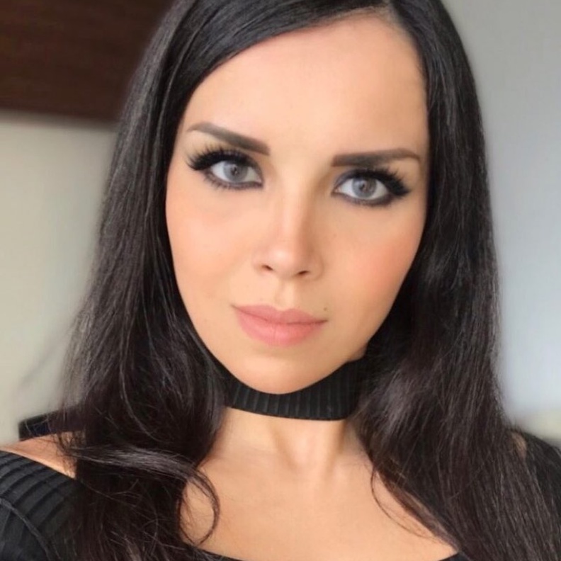 رنا الحريري تتميز بجمالها الاوروبي