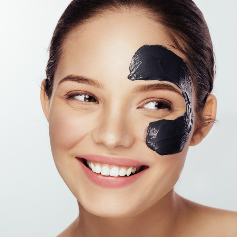 تعرفي على فوائد قناع الفحم للوجه الدهني