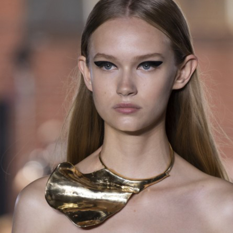 اعتمدي شكل الآيلاينر الأنسب لعيونك