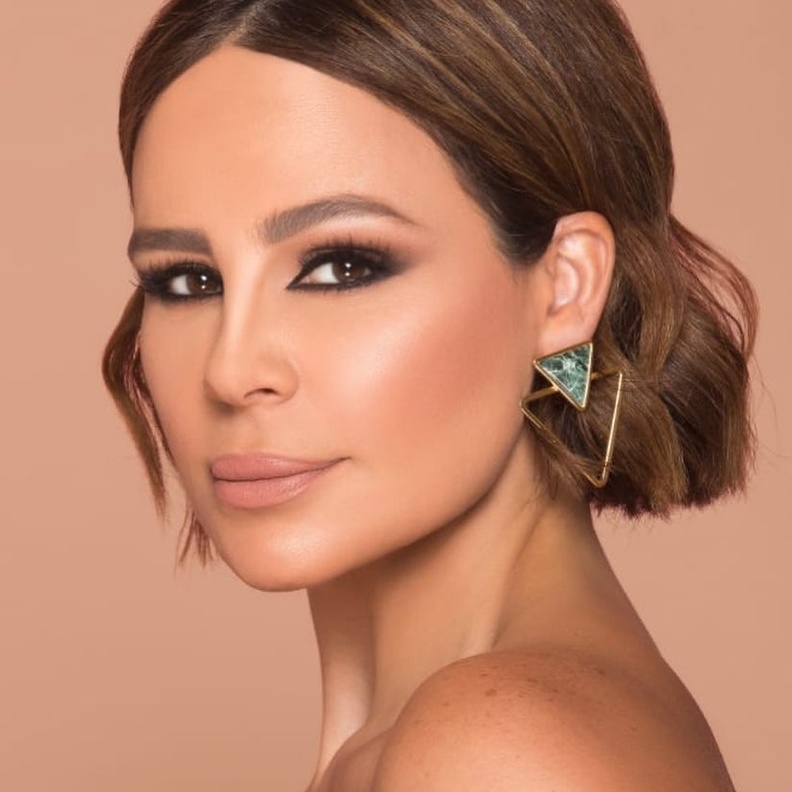 النجمات واكبن تسريحات شعر عصرية