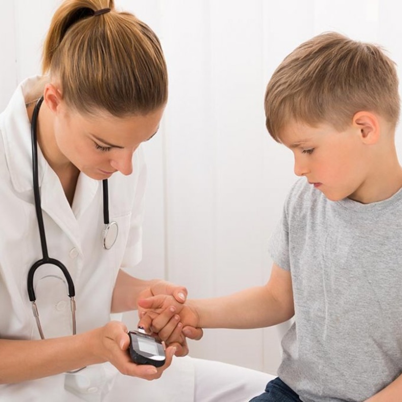 نصائح طبية لحماية أطفال السكري من ظاهرة الوصم الإجتماعي