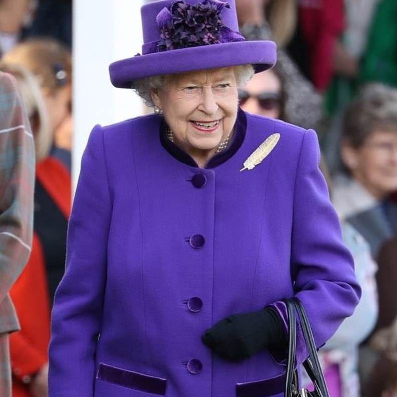  الملكة غاضبة من سفر ميغان ماركل إلى نيويورك