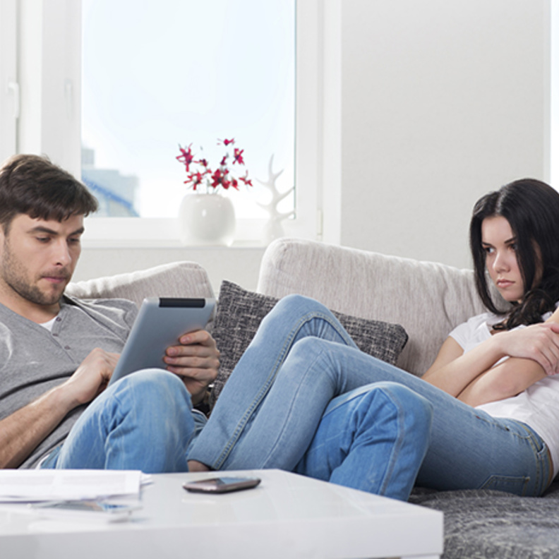 إيجابيات وسلبيات التكنولوجيا في الحياة الزوجية