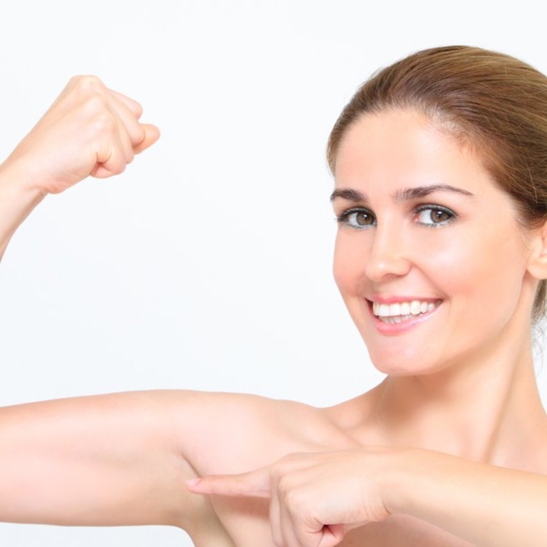 انعمي بذراعين نحيفتين