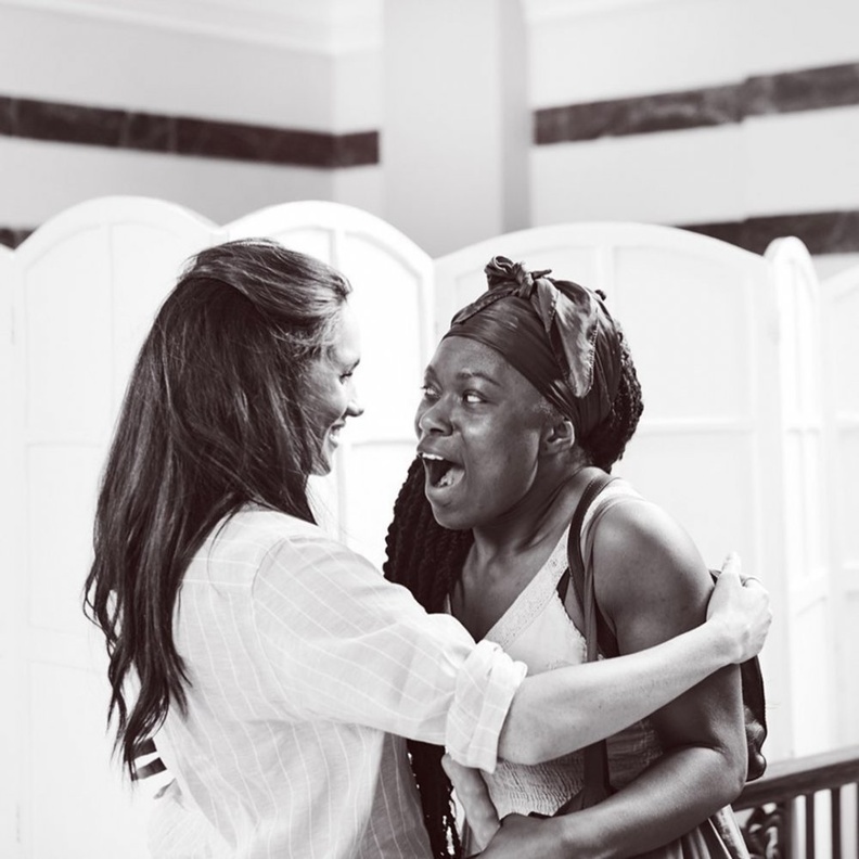 الكثير من الضحك والطاقة الإيجابية