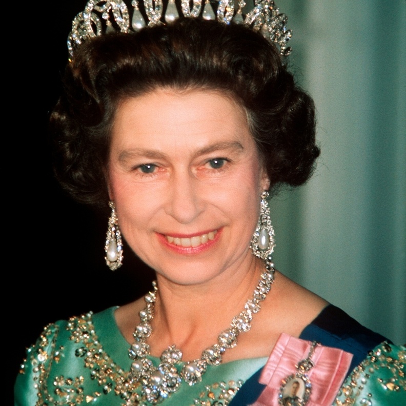 الملكة ورثة التاج عن جدتها