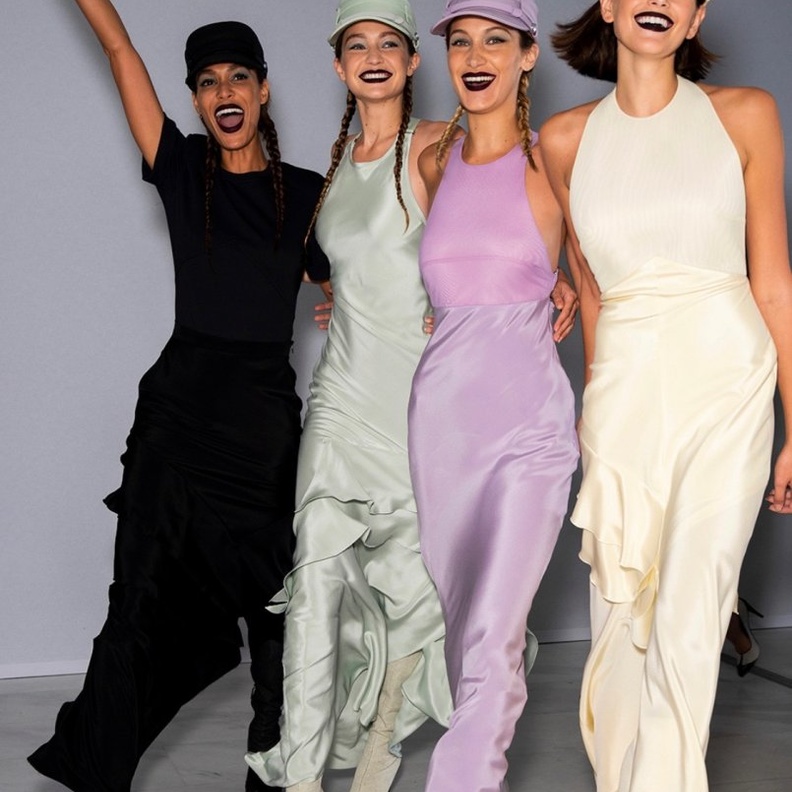 إطلالات العارضات العالميات في كواليس عرض ماكس مارا في أسبوع الموضة في ميلان