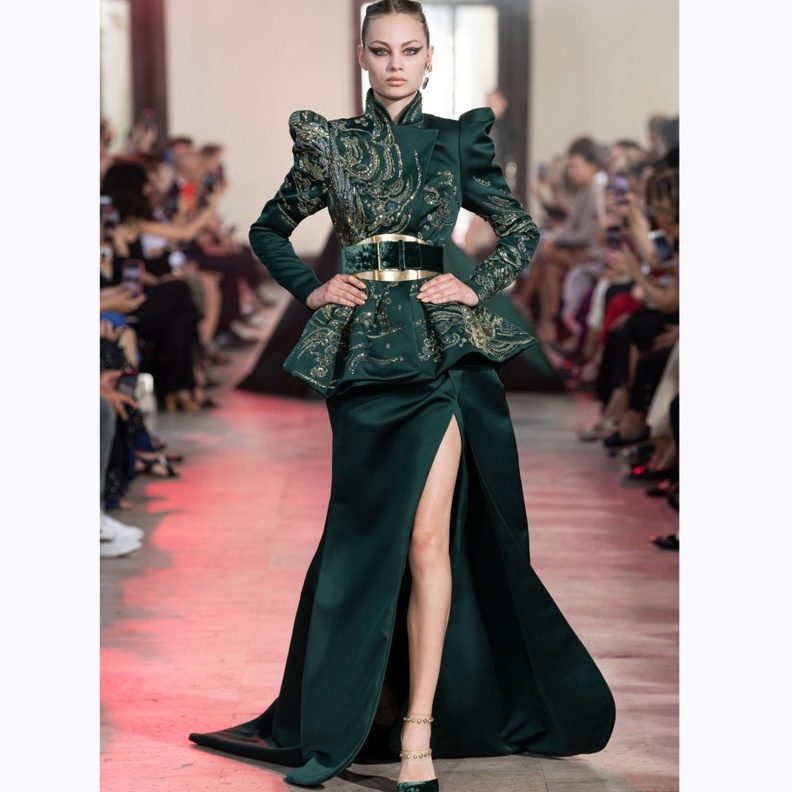  فساتين خطوبة بشق جانبي من مجموعة ايلي صعب