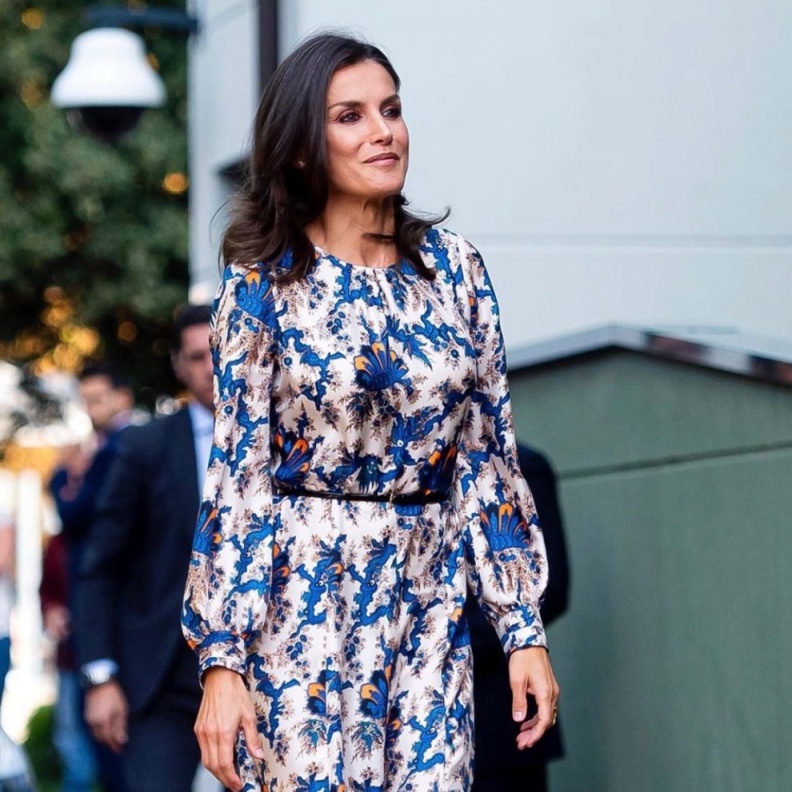 أحدث إطلالة أنثوية راقية اعتمدتها الملكة ليتيزيا في اسبانيا