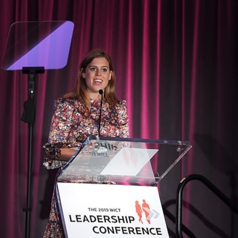 شاهد أحدث ظهور للأميرة بياتريس في ساحل امالفى بصحبة صديقها