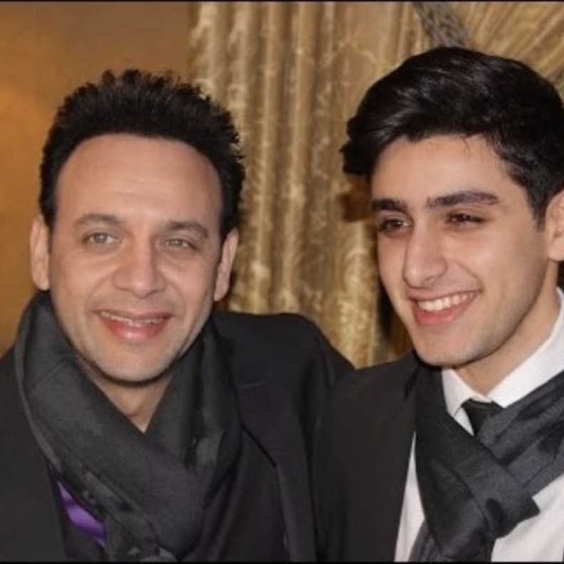 مصطفى قمر ونجله