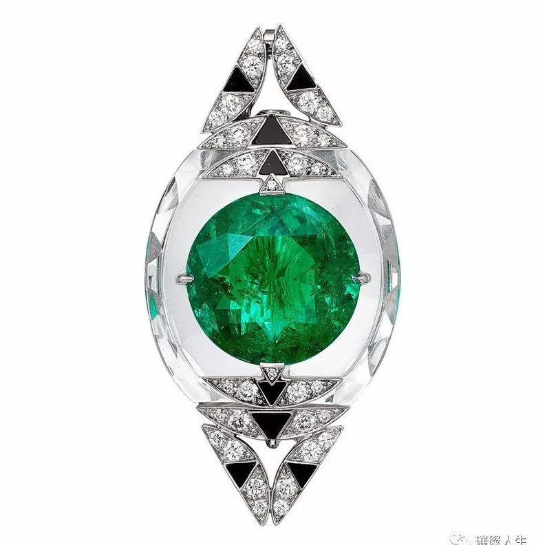 اسوارة من فان كليف أند أربلز Van Cleef & Arpels