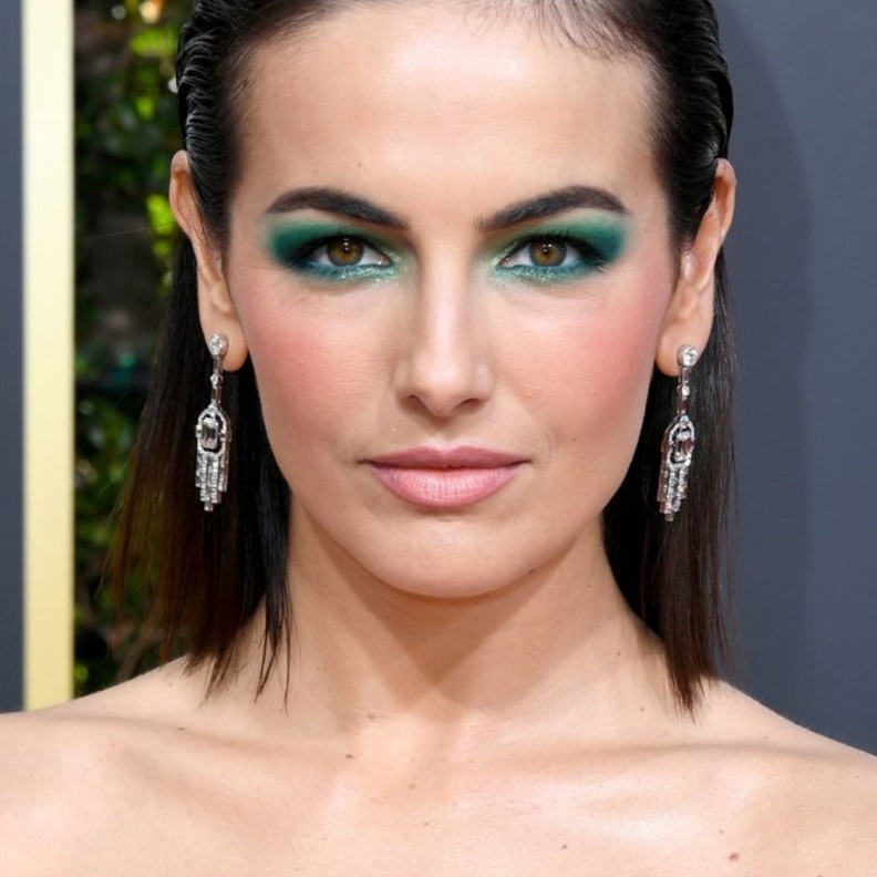 mila kunis اختارت مكياج أخضر جميل على يناسب عينيها