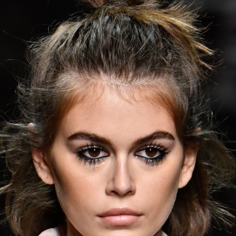 كايا غيرير بإطلالات جمالية ساحرة في عروض أزياء ميلانو