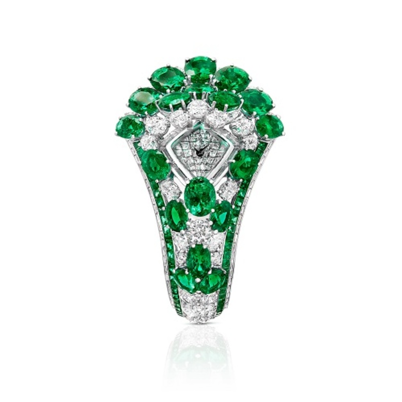 ساعة من باكس وستراوس Backes & Strauss