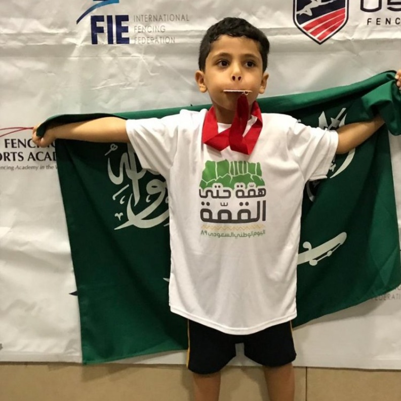 Fairfax challenge سيف العنزي أثناء المشاركة في البطولة الدولية للمبارزة