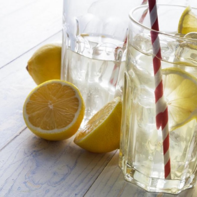 الإفراط في الماء والليمون يضر الكلى