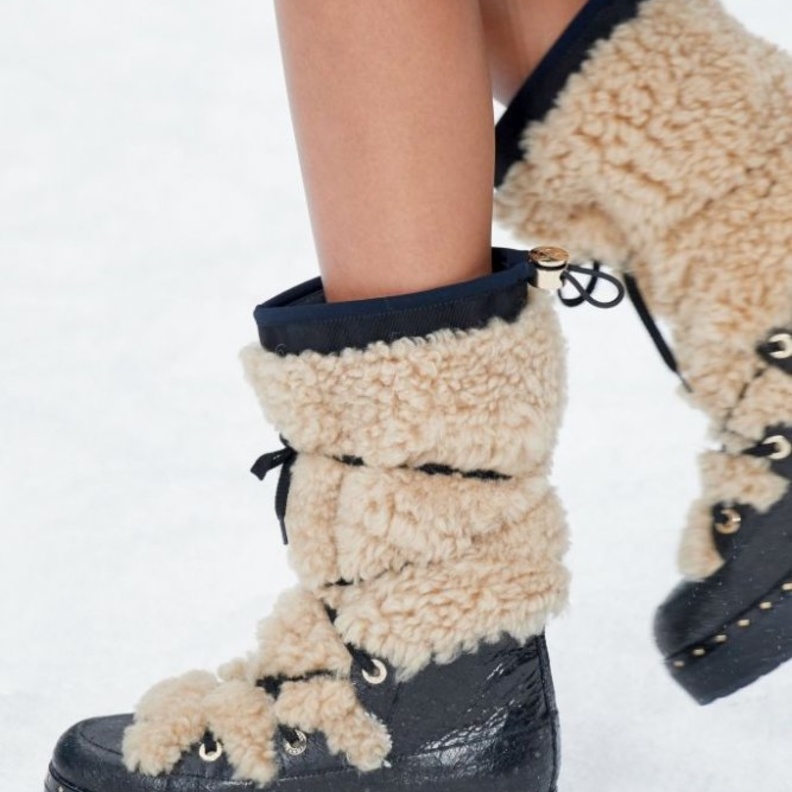  حذاء شتوي من Chanel