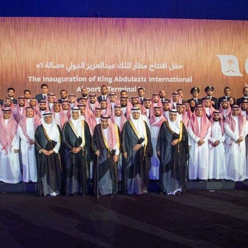 خادم الحرمين الشريفين الملك سلمان بن عبد العزيز آل سعود أثناء حفل تدشين مطار الملك عبد العزيز الدولي الجديد