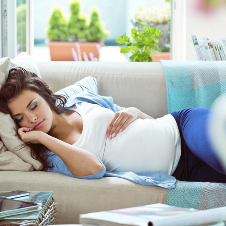 أسباب قلة النوم أثناء الحمل وطرق التغلب عليها