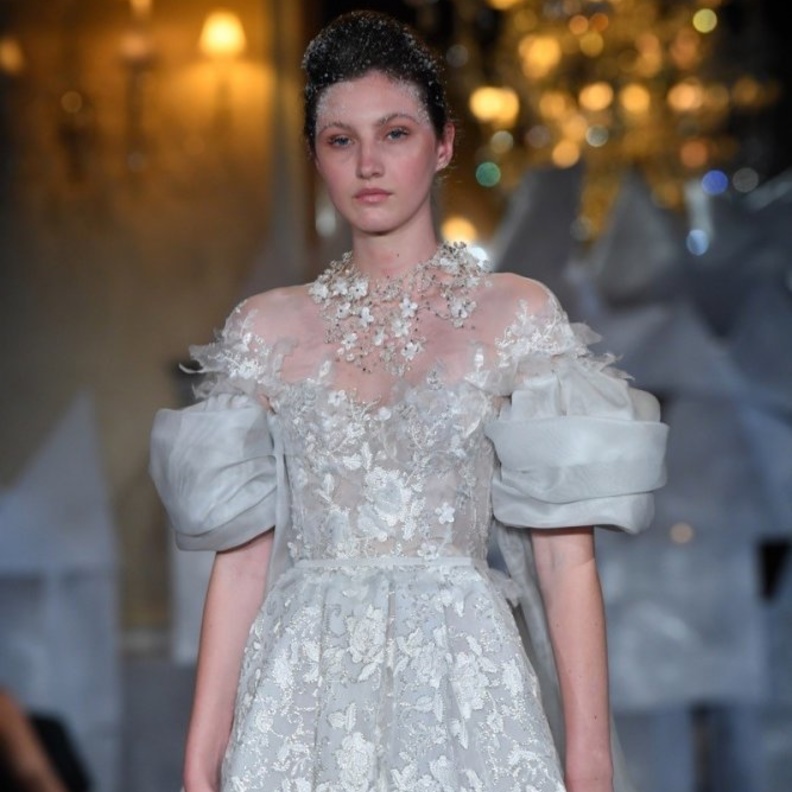 فساتين بأكمام منفوخة