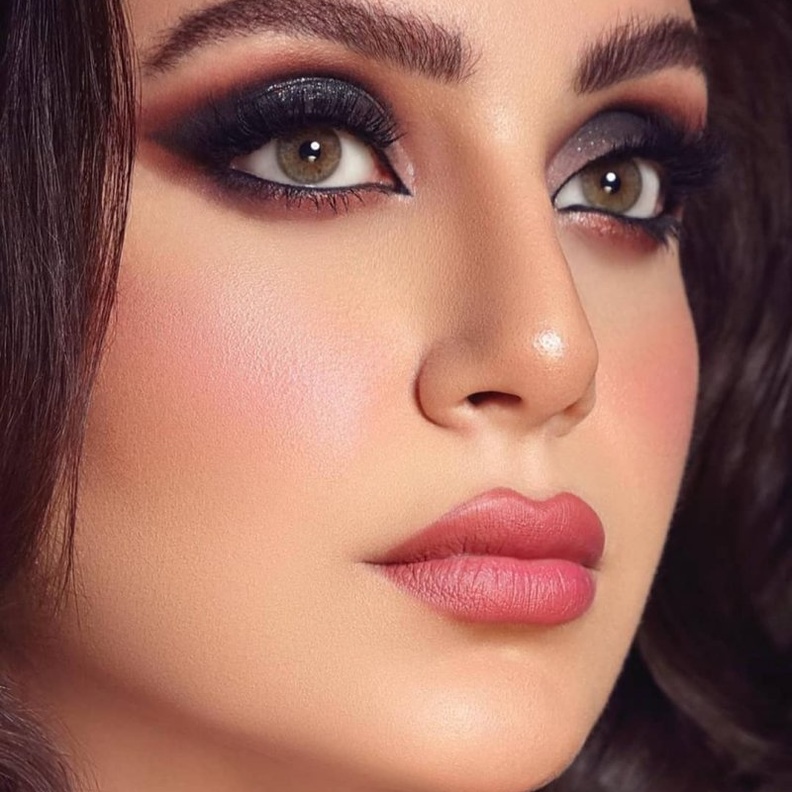 ابنة هيفاء وهبي تعتمد اطلالة جمالية محترفة