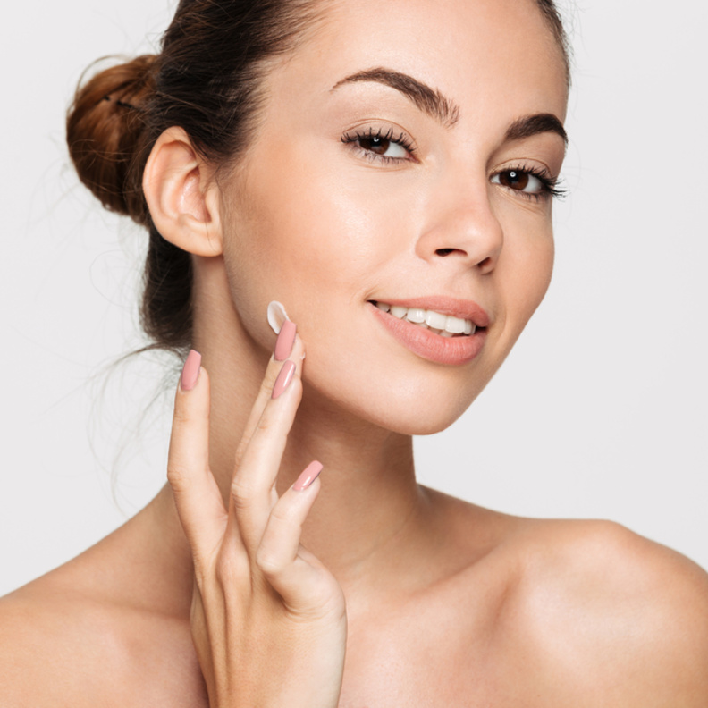 استخدمي الفازلين لتنظيف البشرة الدهنية