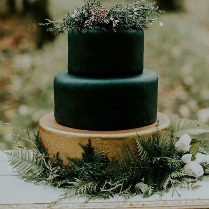 اشكال كيكات زواج باللون الاخضر 2019