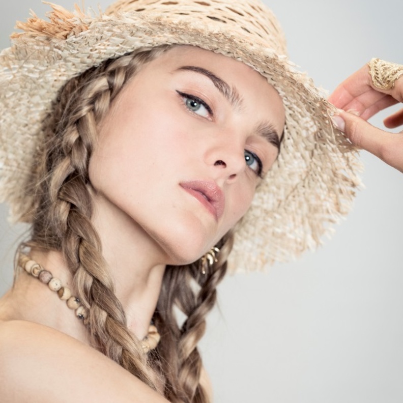 إطلالة جمالية طبيعية في عرض ديور لربيع وصيف 2020 