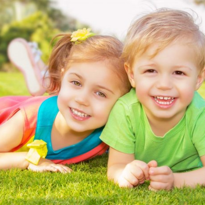 الأطفال الذين يتناولون الأطعمة الصحية هم أطفال سعداء