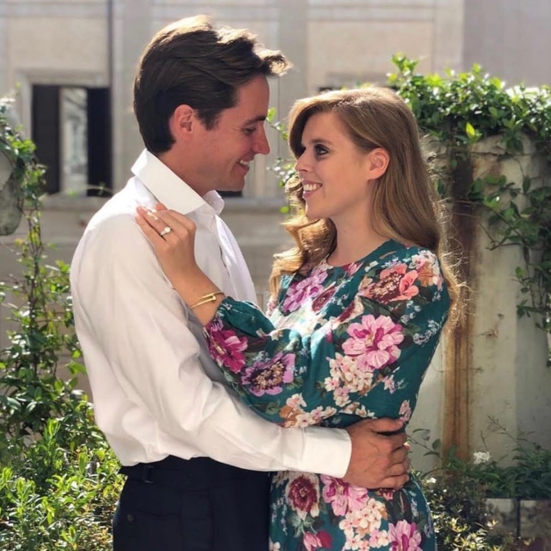 البدء بتحضيرات عرس ملكي جديد مع إعلان خطوبة الأميرة بياتريس وإدواردو مابيلي موزي