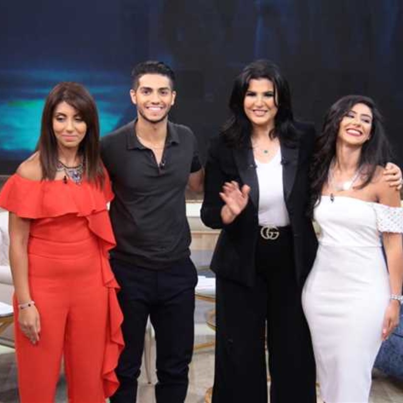 مينا مسعود مع شقيقاته