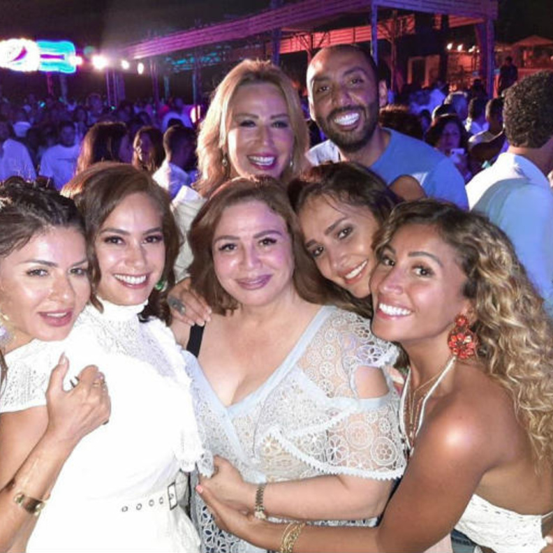 النجوم في حفل عمرو دياب