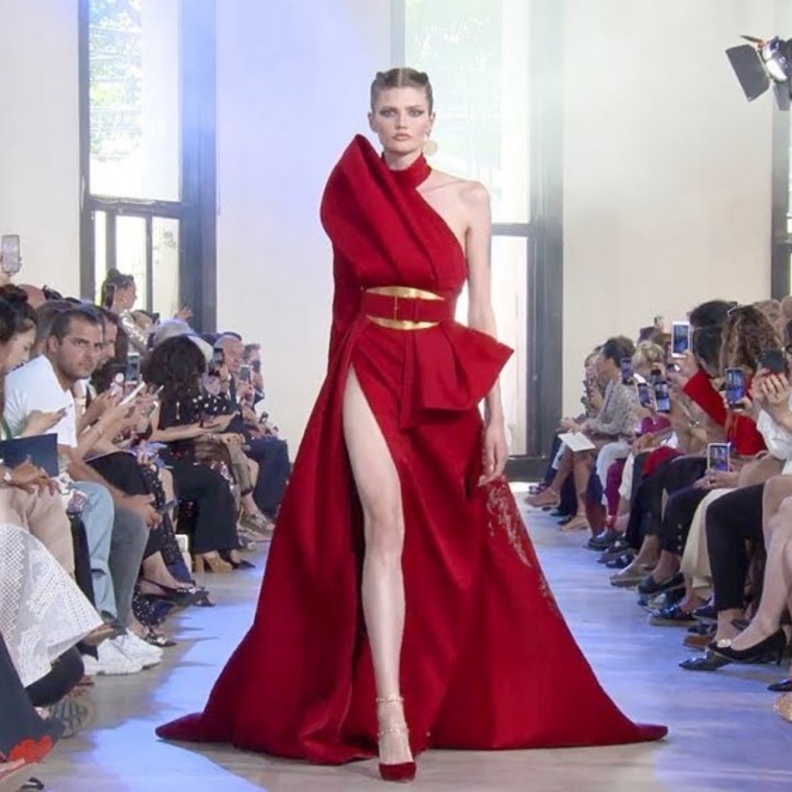 فستان من مجموعة ايلي صعب